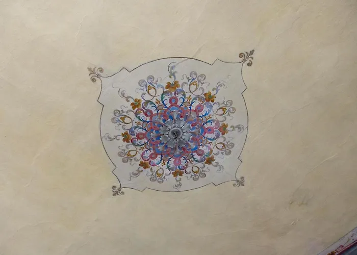 Traviata Storico - Palazzo Tolomei *